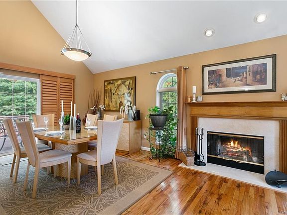 4th image of 25 Sugarbush Ct