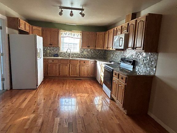 5th image of 496 Mount Taylor Dr