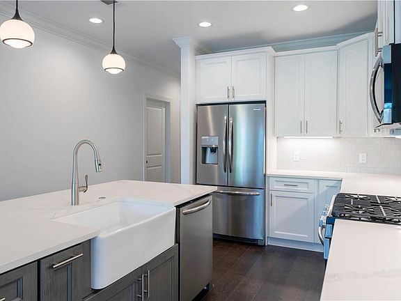 4th image of 117 Gascoigne Ave Unit 206