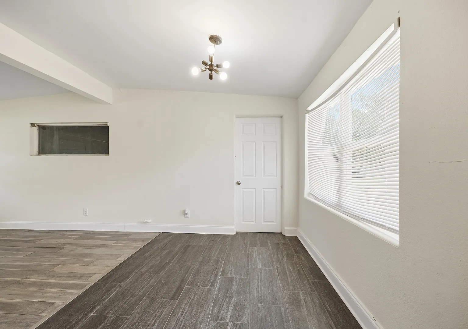 4294 Katanga Dr N — Photo 2