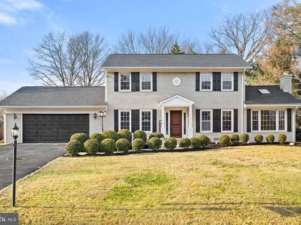 6389 Lancaster Dr, Warrenton, VA 20187