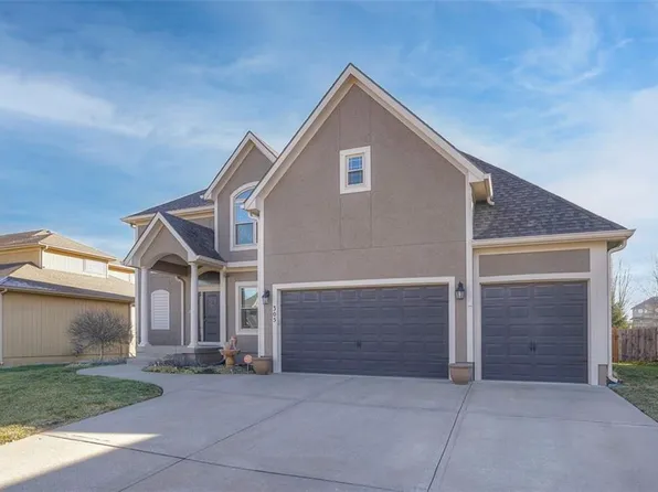 305 SE Golden Ln, Lees Summit, MO 64063