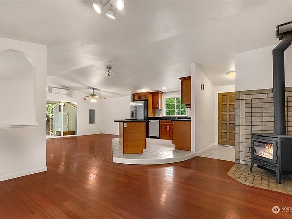 3rd image of 14343 NE Woodinville Duvall Road