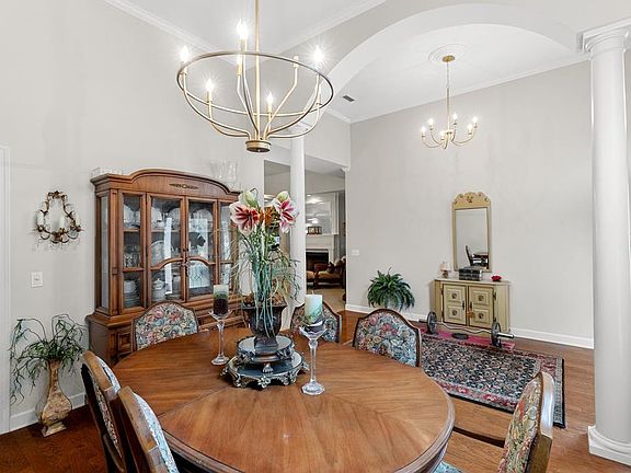 4th image of 302 Stonegate Dr