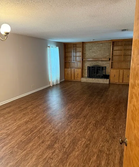 1445 W Fairmont St — Photo 2