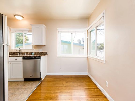 4th image of 326 Paseo De La Playa #B