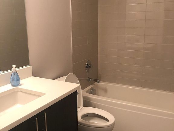 3rd image of 2512 W Harrison St #1