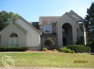 27231 Cambridge Ln, Farmington Hills, MI