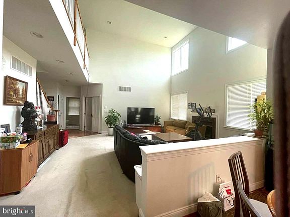 4th image of 8 Alyssa Dr