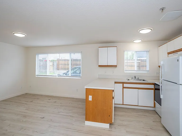 711 13th Ave SE — Photo 9