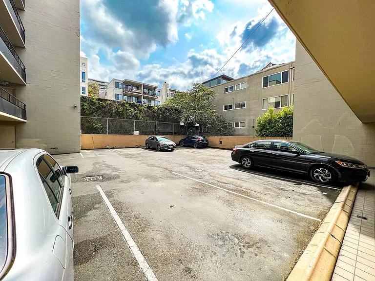 Mercer Vista Apartments — Photo 20