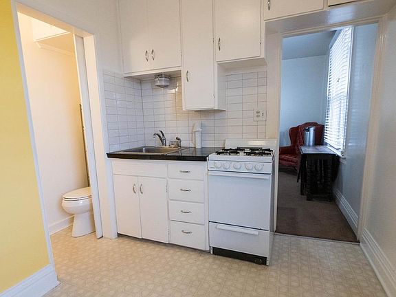 3rd image of 108 N Lincoln St APT 2