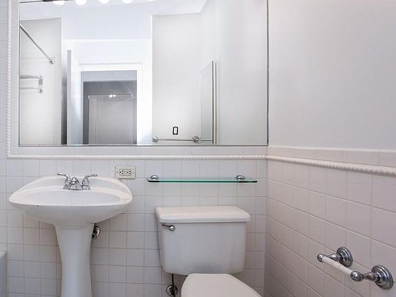 5th image of 70 Battery Pl APT 419