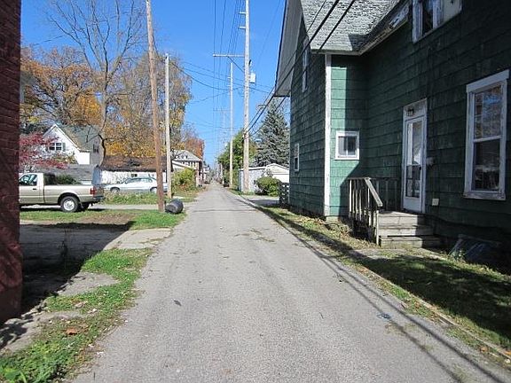 3rd image of 313 E Purl St
