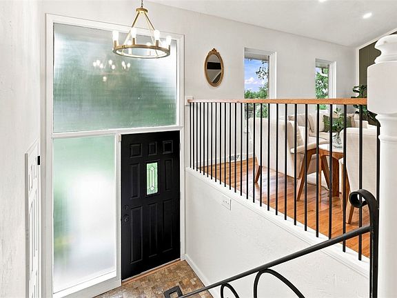 5th image of 125 Sherwood Dr