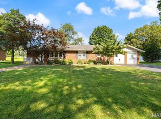 65 Harmon Dr, Lebanon, IL 62254