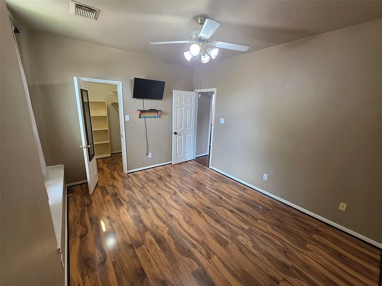 1138 Sussex Trl — Photo 19