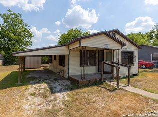 529 W College St, Seguin, TX 78155