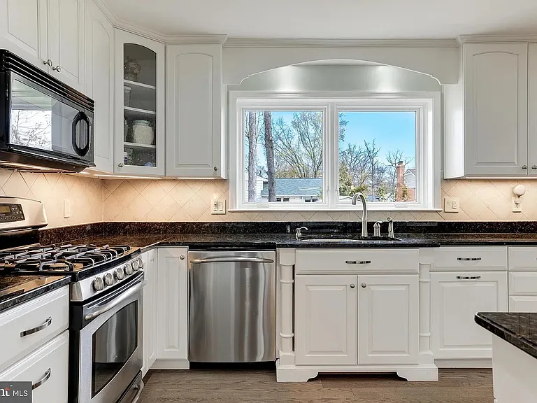 15010 Ulderic Dr — Photo 22