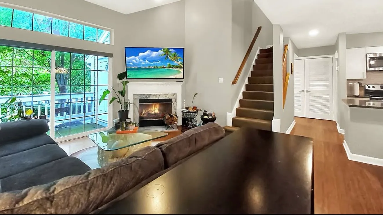 3 bed, 1278 sqft, $3,000 — Photo 2
