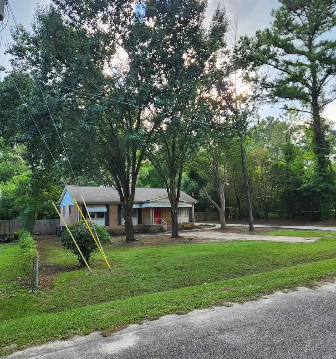 3 bed, 1.5 bath, 1144 sqft, $1,600 — Photo 1