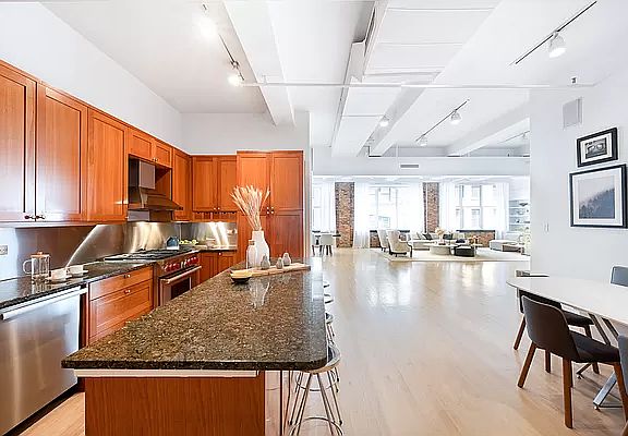 3rd image of 142 W 26th St APT 5