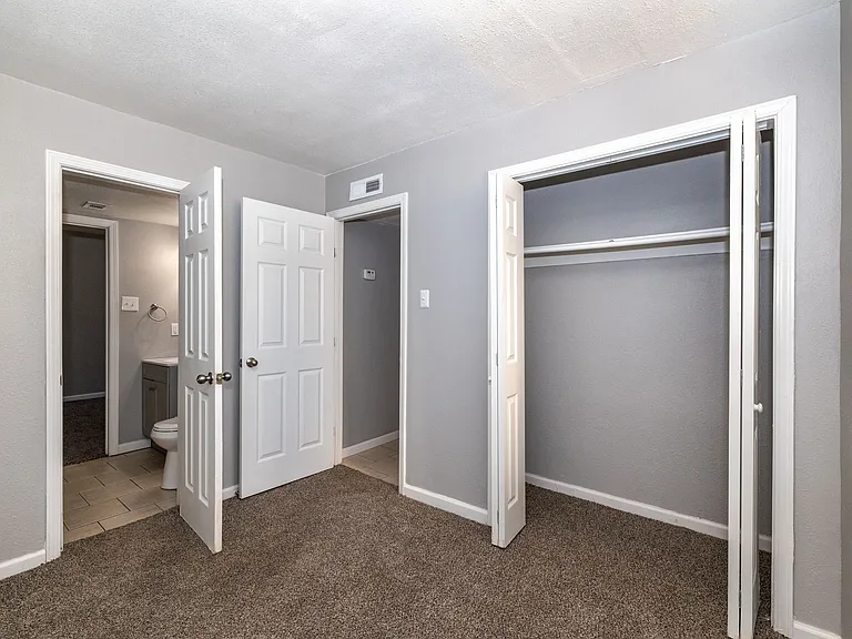 Cimarron Apartments — Photo 131