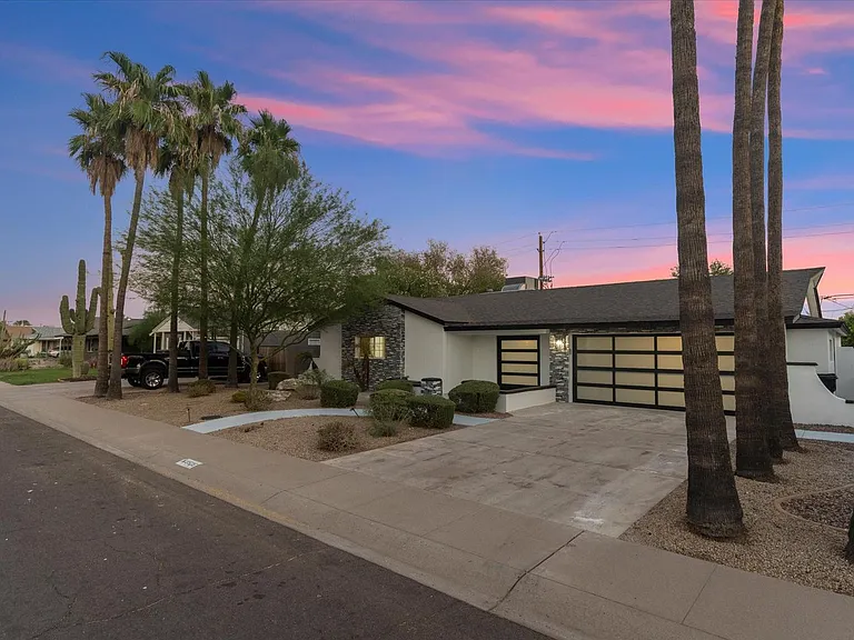 8525 E Clarendon Ave — Photo 28