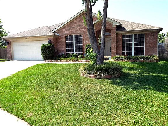 2nd image of 1000 Darren Dr