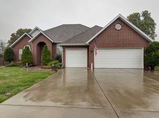 1829 W Village Ln, Springfield, MO 65807