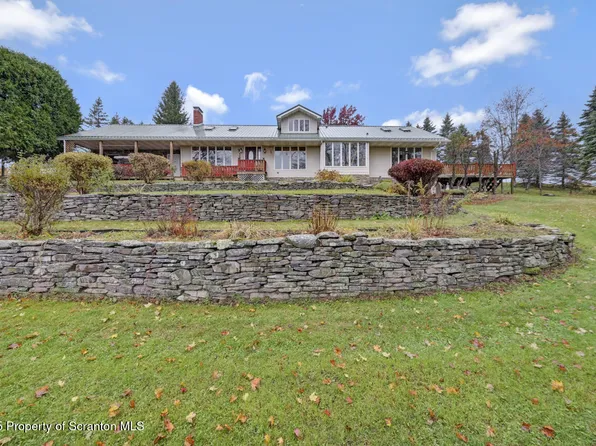 11 Mizianty Ln, Waymart, PA 18472