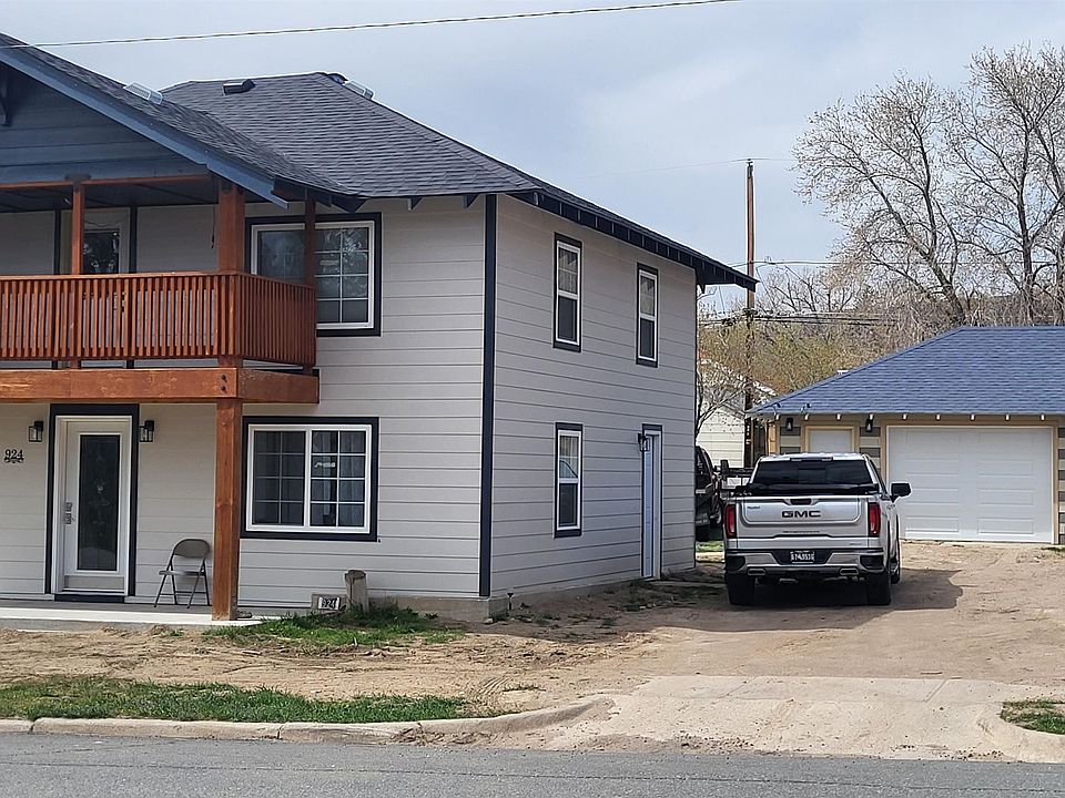 1st image of 924 7th St