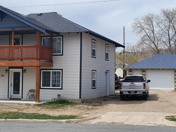 924 7th St, Rawlins, WY 82301