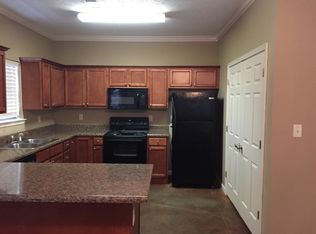 406 6th St #A, Conway, AR 72032