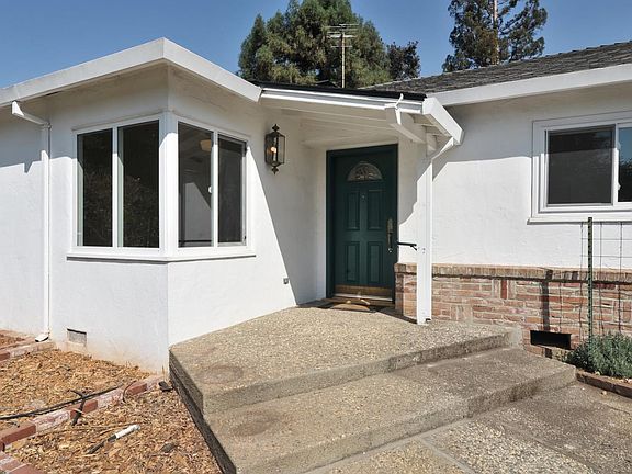 4th image of 549 Arboleda Dr