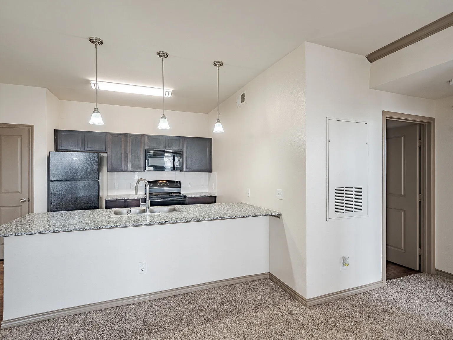 Tradewinds Apartments — Photo 1