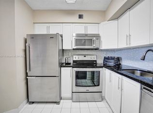 3300 NE 191st St APT 303, Aventura, FL 33180