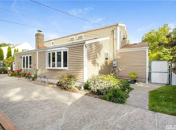 3rd image of 40 John St