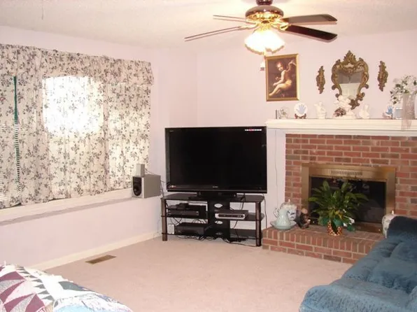 114 Yardley Farms Dr, West Columbia, SC 29170