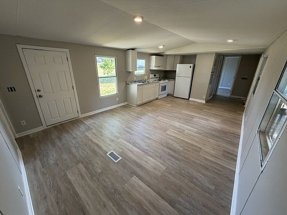 2nd image of 503 Cooke Dr