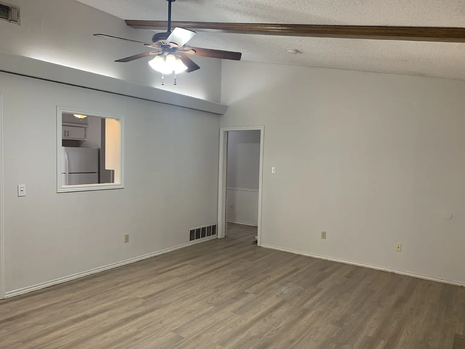 3 bed, 2.0 bath, 1428 sqft, $1,550 — Photo 3