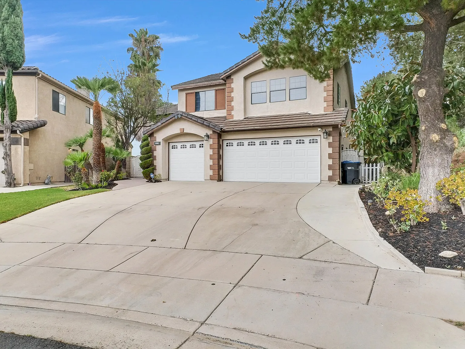 5 bed, 3342 sqft, $5,750 — Photo 2