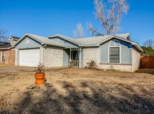 3737 Longstraw Dr, Fort Worth, TX 76137