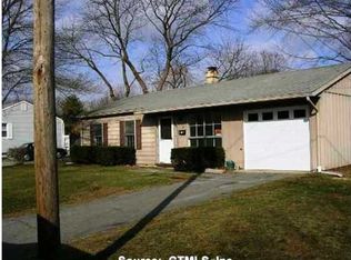 16 Sherman St, Old Saybrook, CT 06475