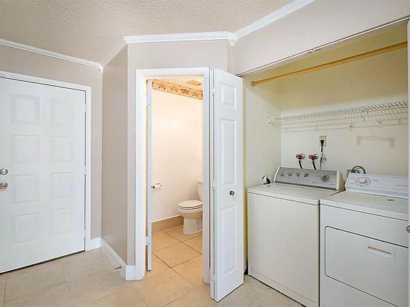 3rd image of 4392 Carambola Cir N