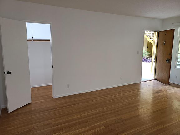 5th image of 1438 N Fuller Ave #2