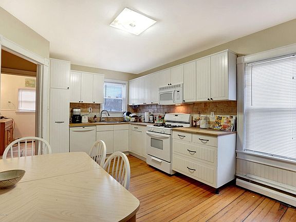 4th image of 204 11th Ave