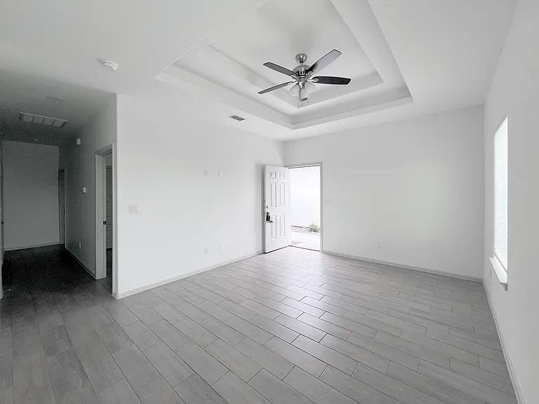 1304 Shavano Dr — Photo 13