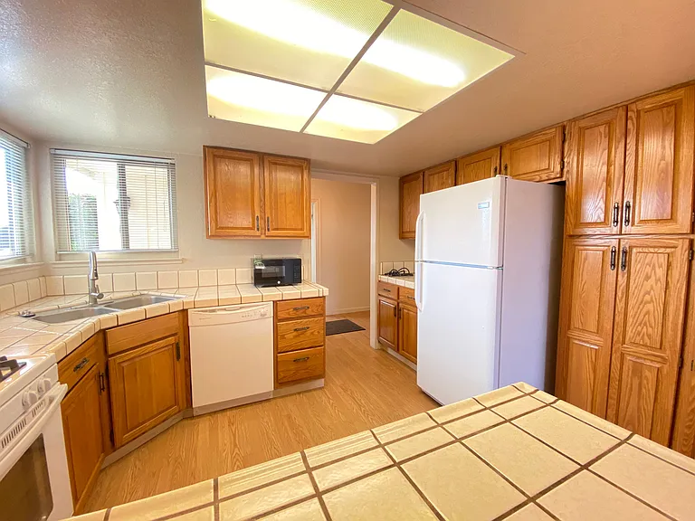 500 Cloudview Dr — Photo 18
