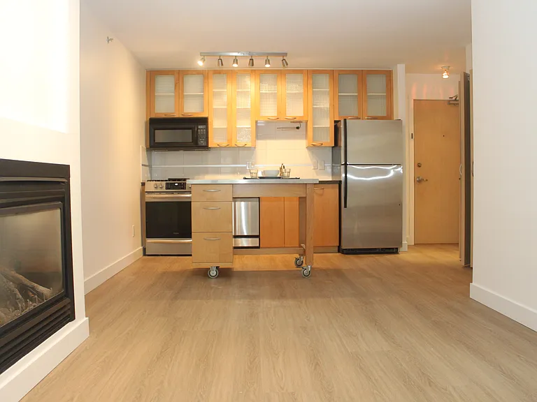 969 Richards St — Photo 9